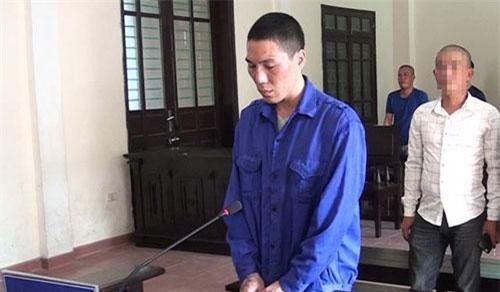 Nghệ An: Phạt tù người cha ngáo đá kéo con lên mái nhà rồi làm rơi xuống dưới