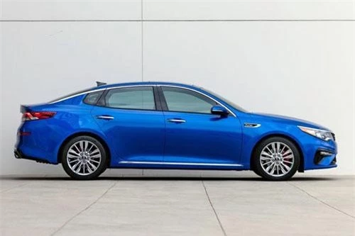 9. Kia Optima 2019 (giá khởi điểm: 23.915 USD).