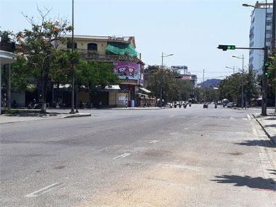 Người dân Huế chống chọi với nắng nóng trên 40 độ C