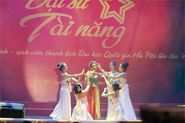 Ngắm vũ điệu quyến rũ của nữ sinh ĐH Quốc gia Hà Nội - 5