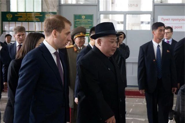 Những hình ảnh đầu tiên của ông Kim Jong-un trong chuyến thăm Nga - 12