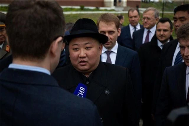 Những hình ảnh đầu tiên của ông Kim Jong-un trong chuyến thăm Nga - 7
