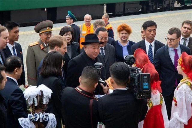 Những hình ảnh đầu tiên của ông Kim Jong-un trong chuyến thăm Nga - 8