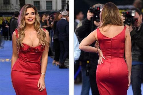 Megan Barton Hanson khoe ngực táo bạo