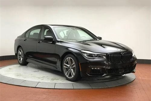 1. BMW 750i xDrive 2019 (99 điểm, giá từ 99.950 USD).