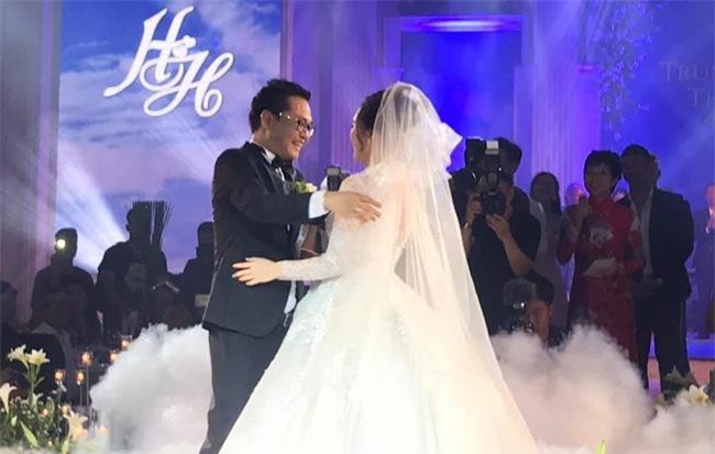 Toàn cảnh tiệc cưới kiểu "một lần chơi lớn" của NSND Trung Hiếu, biến đám cưới thành "Đại hội Hội Nghệ sĩ sân khấu Việt Nam"