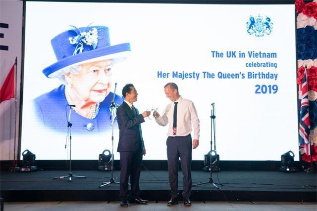 Đại sứ quán Anh tổ chức tiệc sinh nhật thứ 93 của Nữ Hoàng