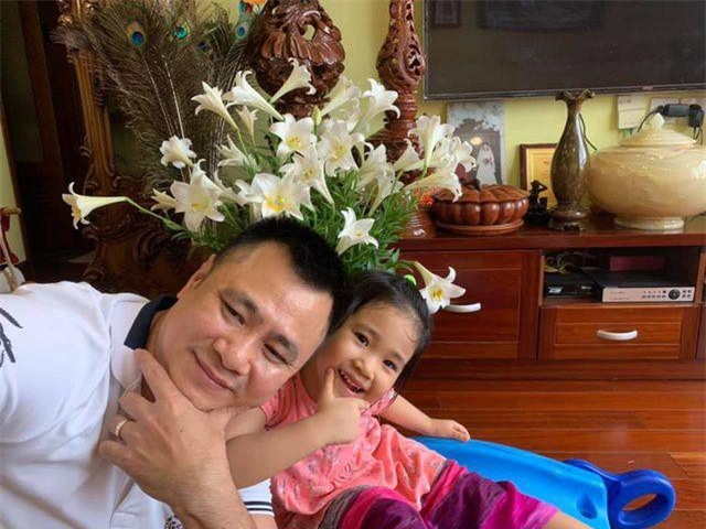 Ngắm không gian sống tiện nghi và ấm áp của NSND Tự Long