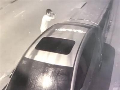 Người đàn ông vác búa sang đập ô tô nhà hàng xóm giữa đêm khuya thanh vắng, rồi đi về