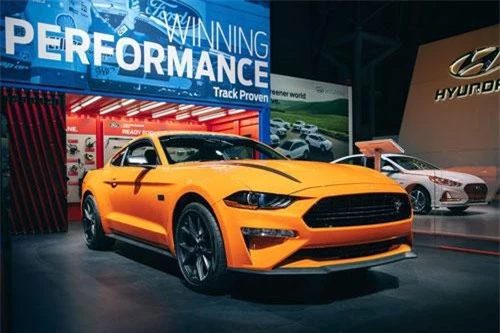 9. Ford Mustang EcoBoost Performance Pack 2020.