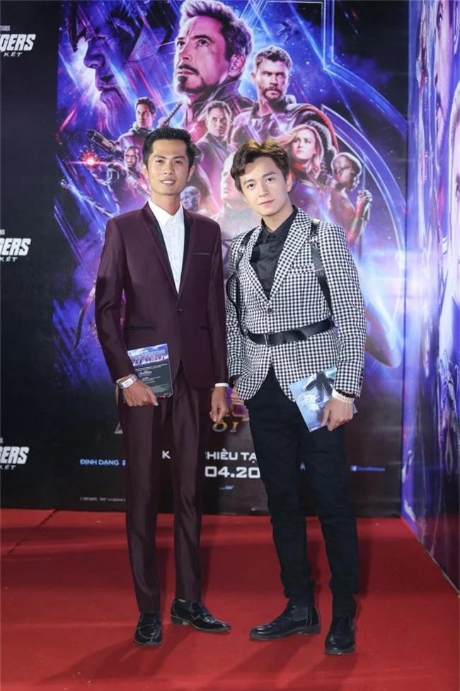 Sau lùm xùm bị chê diễn dở, Bình An tình tứ cùng Á hậu Phương Nga đi xem bom tấn Avengers: Endgame - Ảnh 3.