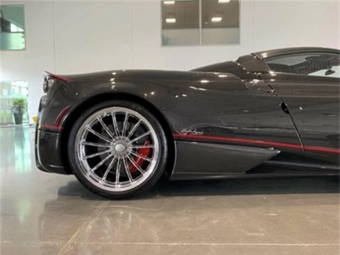 pagani huayra roadster doc dao duoc rao ban 3,65 trieu usd hinh 5