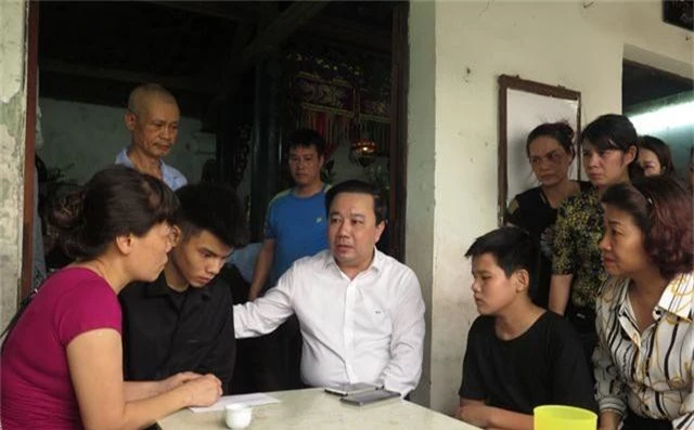 Sở GDĐT Hà Nội sẽ hỗ trợ việc học của hai con nữ công nhân bị “xe điên” đâm tử vong - 1