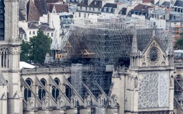 Tình tiết mới về nguyên nhân cháy Nhà thờ Đức Bà Paris - 2