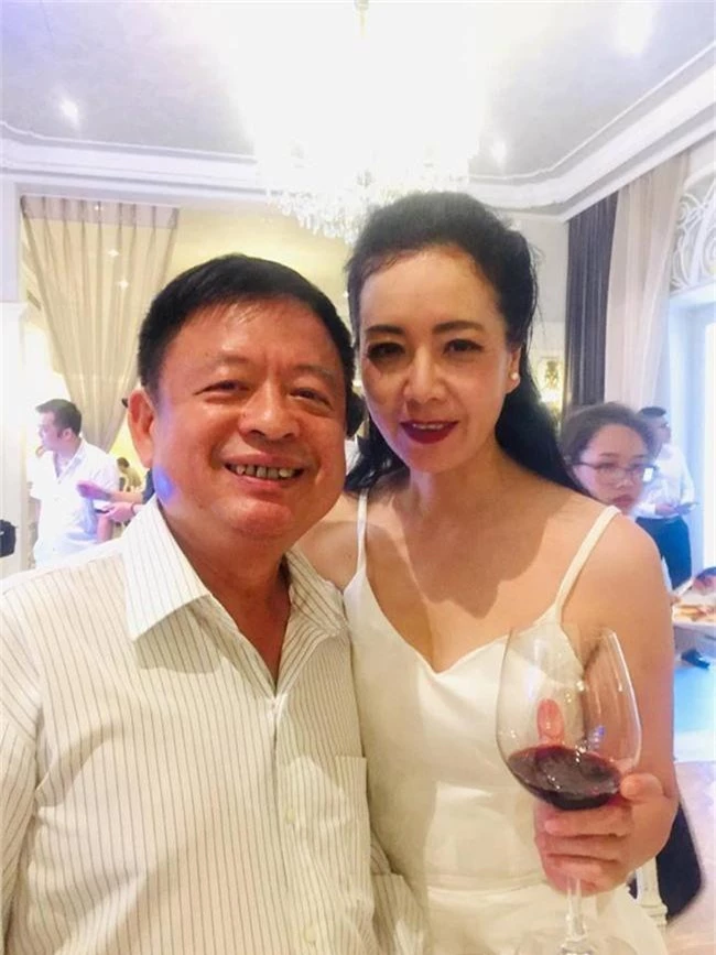 Kết hôn ở tuổi 46, NSND Trung Hiếu một lần chơi lớn, biến đám cưới lần 3 tại Hà Nội thành Đại hội Hội Nghệ sĩ sân khấu Việt Nam - Ảnh 13.