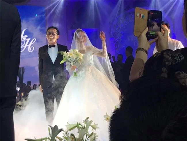 Kết hôn ở tuổi 46, NSND Trung Hiếu một lần chơi lớn, biến đám cưới lần 3 tại Hà Nội thành Đại hội Hội Nghệ sĩ sân khấu Việt Nam - Ảnh 25.