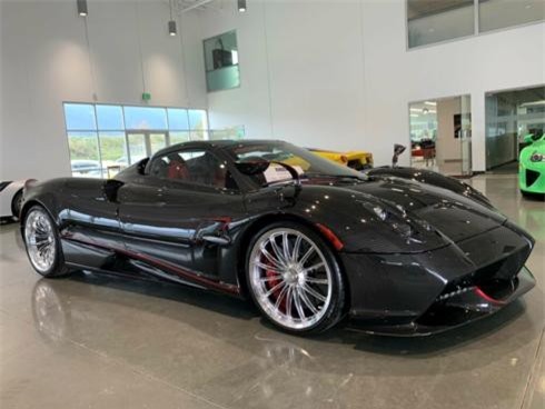Siêu xe Pagani Huayra Roadster độc đáo được rao bán 3,65 triệu USD