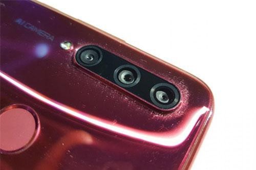 Smartphone 3 camera sau sắp lên kệ ở Việt Nam, giá 5,99 triệu đồng