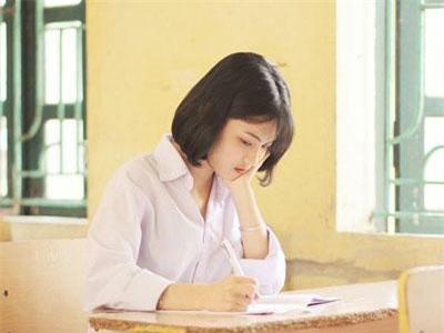 Nữ sinh đẹp trong trẻo giống như “cô gái năm ấy chúng ta cùng theo đuổi”