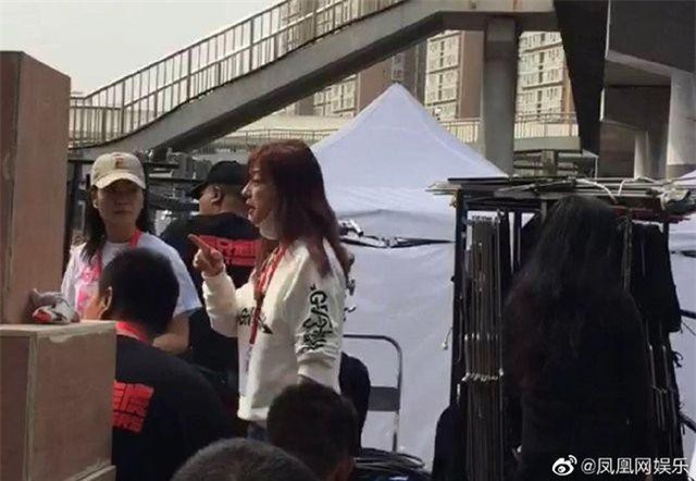 Triệu Vy lộ làn da lão hóa, bọng mắt lớn khi thiếu photoshop