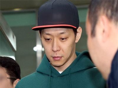 Mặc tâm bão, fan Trung Quốc kiên cường bảo vệ Yoochun, chỉ trích C-JeS bỏ rơi nghệ sĩ lúc khó khăn