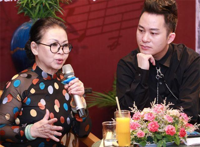 Khánh Ly bị “ném đá” khi hát cùng Chế Linh, Bằng Kiều...