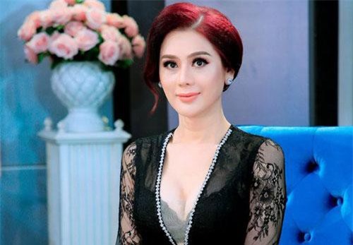 “Tôi sẽ kể con nghe chuyện mình sinh ra không trọn vẹn nên chuyển giới thành phụ nữ”