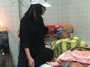 Tình trạng sức khoẻ của nghệ sĩ Lê Bình đang rất nguy cấp