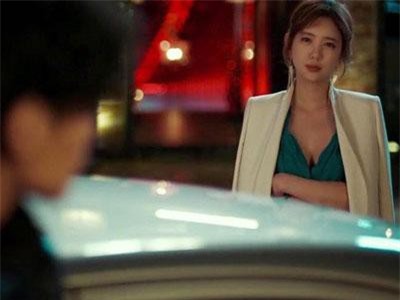 Sự thay đổi đột ngột của người chồng và thứ vật lạ trong túi quần đã tố cáo tất cả