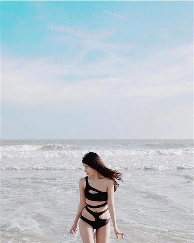 Nữ game thủ xinh đẹp Trinh Xíu khoe dáng với bikini cut-out - 3