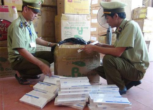 Quảng Bình: Phát hiện và bắt giữ xe tải chở hơn 19.000 bao thuốc lá lậu