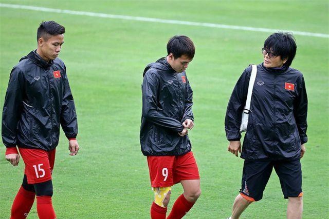Bác sĩ của Park Ji Sung sang Việt Nam làm trợ lý cho thầy Park