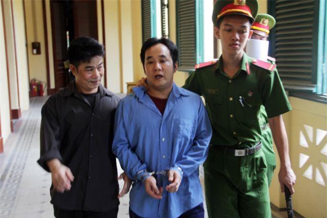 TPHCM: Đại náo phiên tòa, đánh kiểm sát viên, cả nhà lãnh án