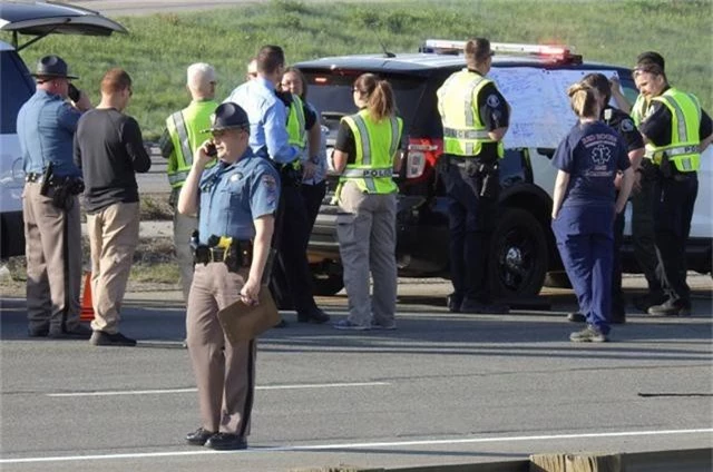 28 ô tô bốc cháy liên hoàn trên cao tốc Mỹ, 4 người thiệt mạng - Ảnh 4.