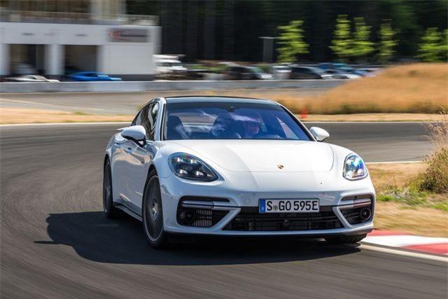 Rộ thông tin Porsche làm phiên bản coupe và mui trần cho Panamera