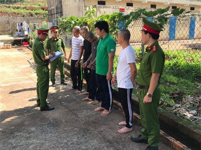 Đắk Nông: Nhóm người chặn xe chở sầu riêng, thu tiền “bảo kê” 2000 đồng/kg