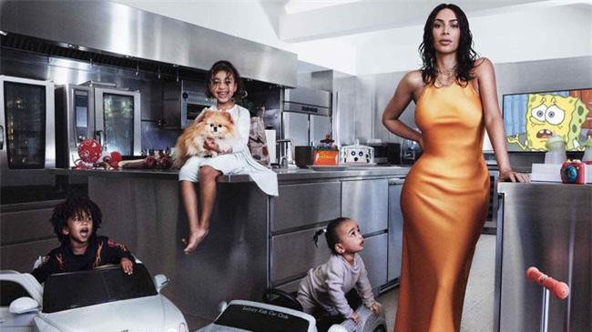 Kim "siêu vòng 3" khoe con trên Vogue