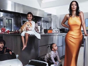 Kim "siêu vòng 3" khoe con trên Vogue