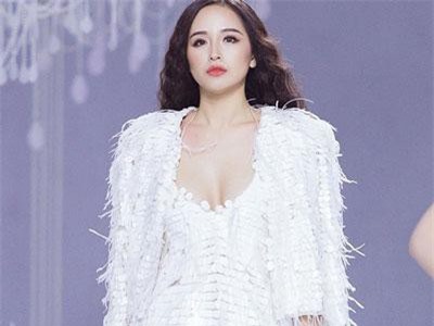 Lý do khiến Hoa hậu Mai Phương Thúy liên tục diện đồ gợi cảm