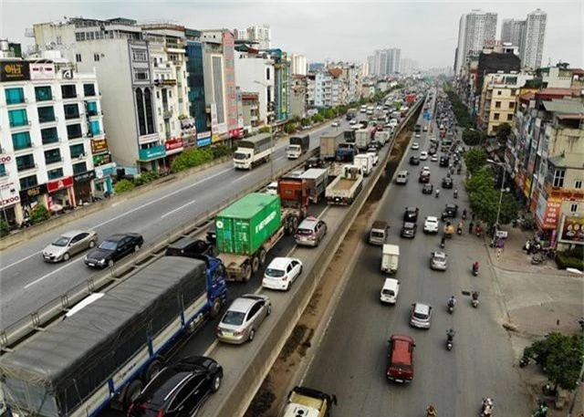 Bến xe Hà Nội đông nghịt người dân về quê nghỉ lễ - 9