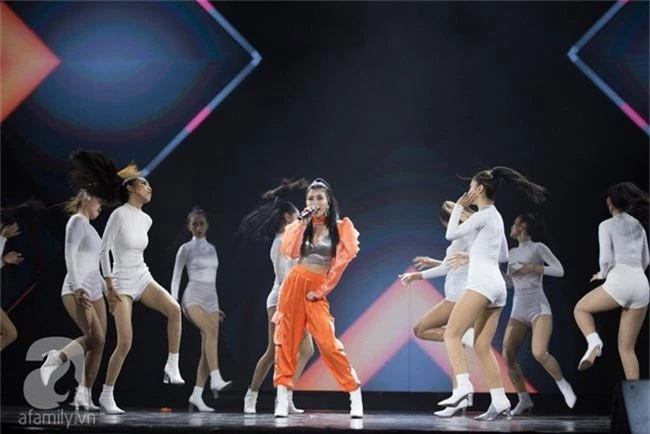 Khán giả Việt thích thú với sân khấu vô cùng nóng bỏng và gợi cảm của nhóm Red Velvet - Ảnh 7.