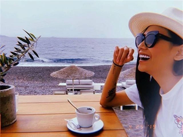 Võ Hoàng Yến sắp công khai bạn trai khi liên tục nắm tay người đàn ông đi du lịch? - 6 Võ Hoàng Yến sắp công khai bạn trai khi liên tục nắm tay người đàn ông đi du lịch? - 6