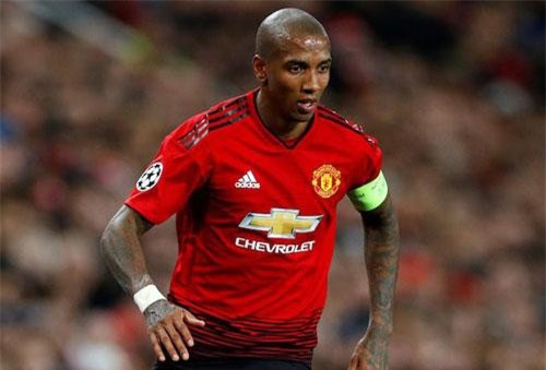 Ashley Young tiết lộ điều không ai tin về nội bộ M.U