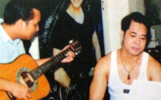 Quyền Linh bật khóc khi kể quá khứ trông xe đạp, chở Ngọc Sơn đi hát lót