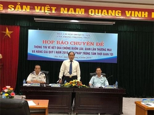 Ông Đàm Thanh Thế phát biểu tại cuộc họp báo. (Ảnh: TCHQ)