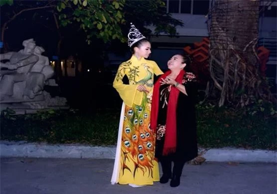 Hoa hậu Huỳnh Trâm và mẹ - bà Ngọc Thủy