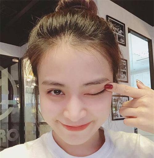 Hoàng Thùy Linh: Nữ thần "mặt mộc" showbiz Việt