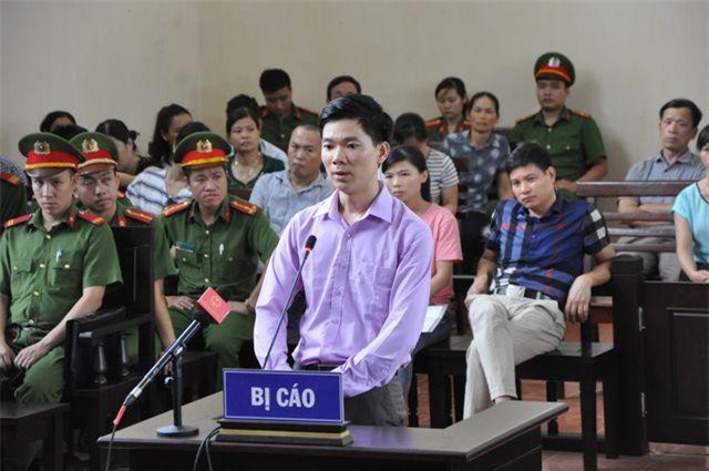 Phúc thẩm vụ chạy thận: Bác sĩ Hoàng Công Lương chỉ còn một luật sư