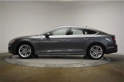 5. Audi A5 Sportback 2019 (giá khởi điểm: 42.200 USD).