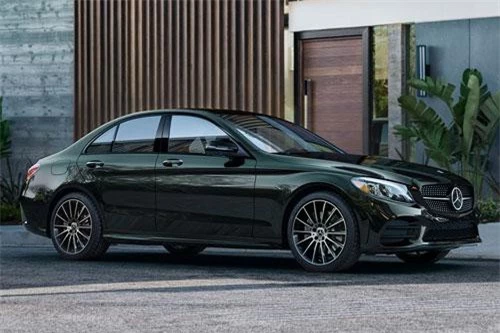 7. Mercedes-Benz C-Class 2019 (giá khởi điểm: 41.400 USD).